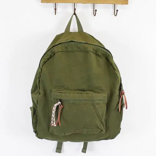 Casual Canvas Backpack with Spacious Design and Modern Appeal